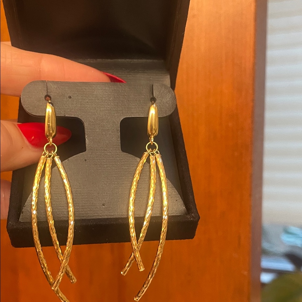 Elegant 10 karat diamond cut Gold Dangle Earrings